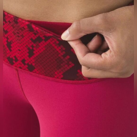 Lululemon Wunder Under Pant III (Reversible) Cranberry / Alarming Size 4 EUC - Picture 12 of 12